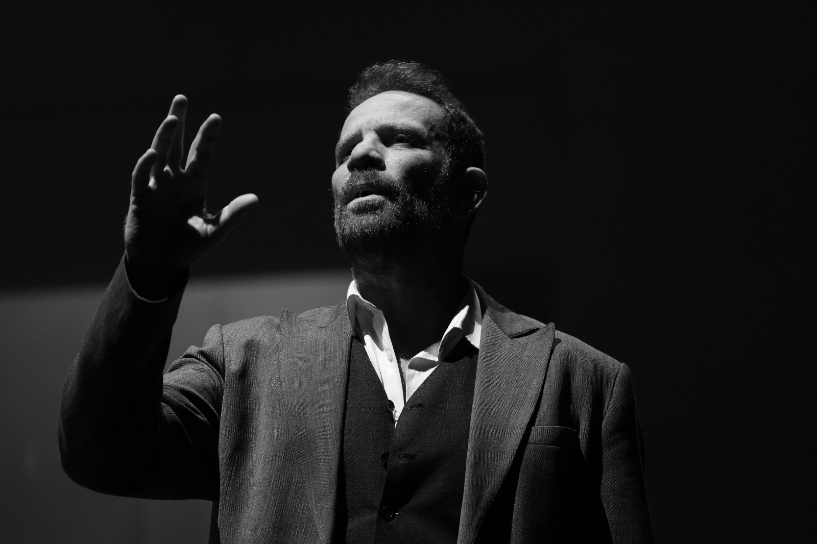 Чёрно-белая сценография трагедии Анны Карениной в Баку - свежо, дерзко и современно (ФОТО)