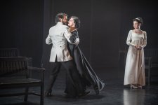 Чёрно-белая сценография трагедии Анны Карениной в Баку - свежо, дерзко и современно (ФОТО)