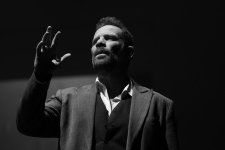 Чёрно-белая сценография трагедии Анны Карениной в Баку - свежо, дерзко и современно (ФОТО)