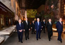 Президент Ильхам Алиев ознакомился с Центром исламской цивилизации в Ташкенте (ФОТО)