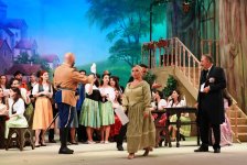 В Баку развернулись итальянские страсти с любовным зельем (ФОТО)