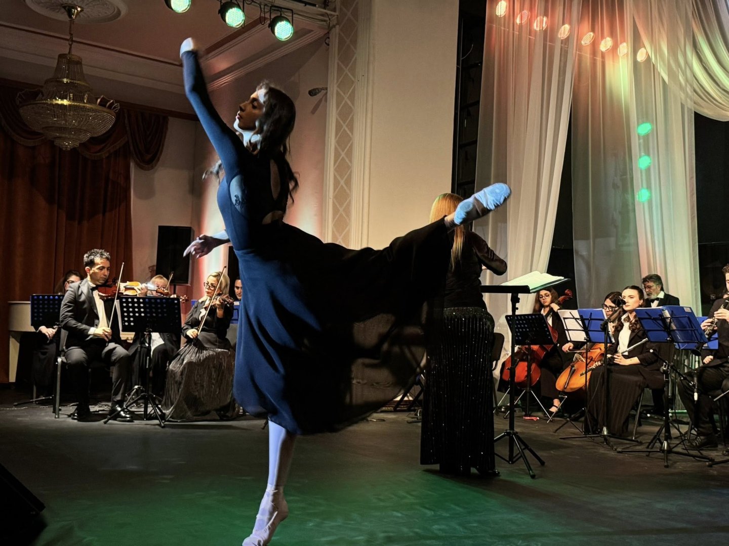 Когда театральная сцена Баку превращается в музыкальное кино (ВИДЕО, ФОТО)