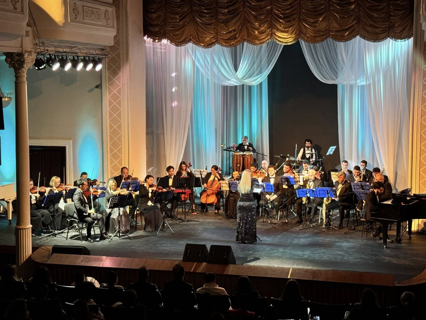 Когда театральная сцена Баку превращается в музыкальное кино (ВИДЕО, ФОТО)