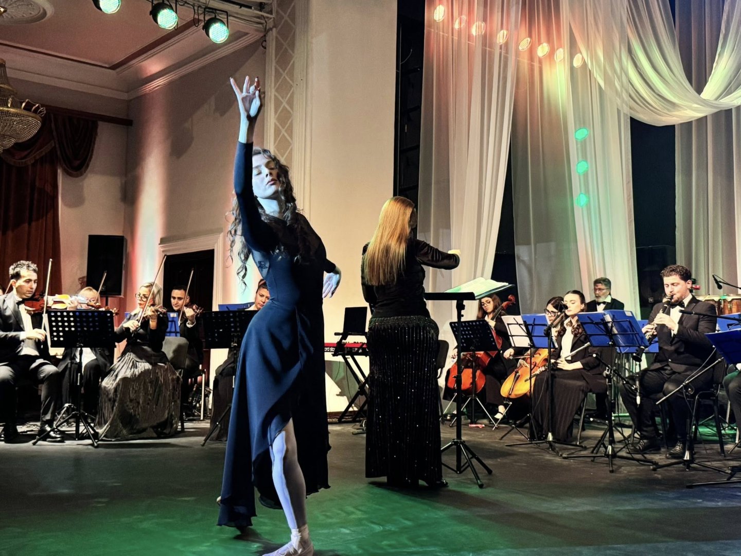 Когда театральная сцена Баку превращается в музыкальное кино (ВИДЕО, ФОТО)