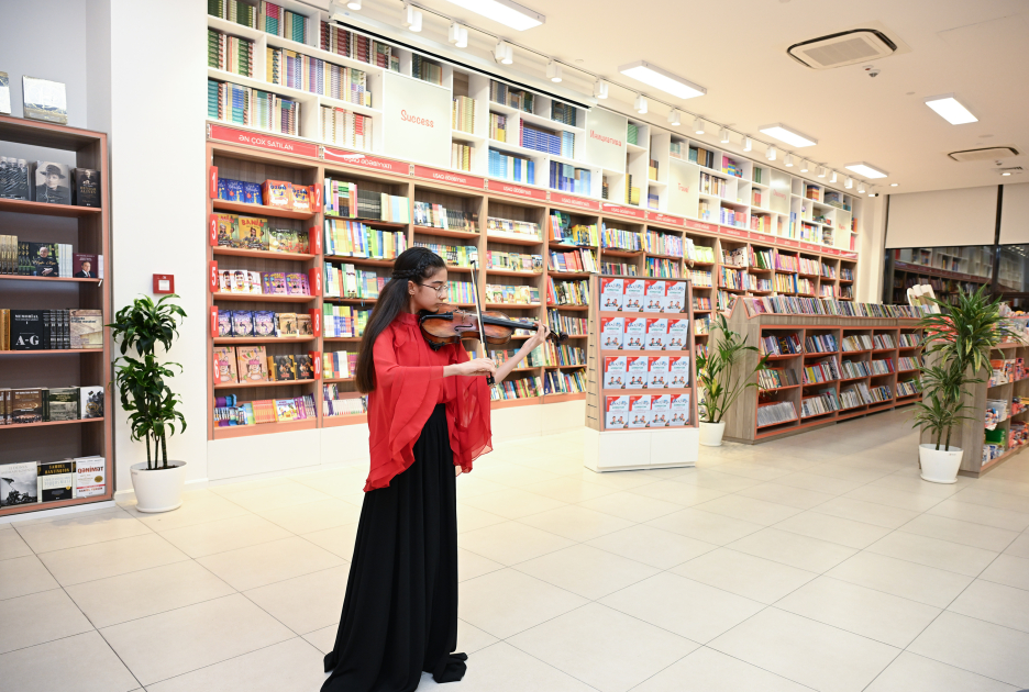 Состоялась церемония презентации книги «Мы изучаем азербайджанский язык» (ФОТО)