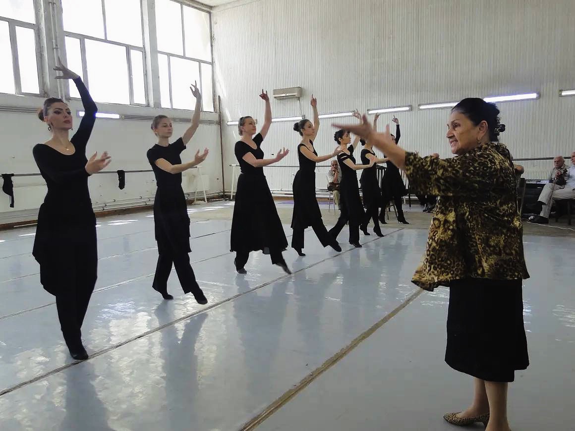 "Белый цветок" Роза Джалилова - выступление перед Сталиным, открытка от Фиделя Кастро, в суровом режиме Саддама Хусейна (ФОТО)