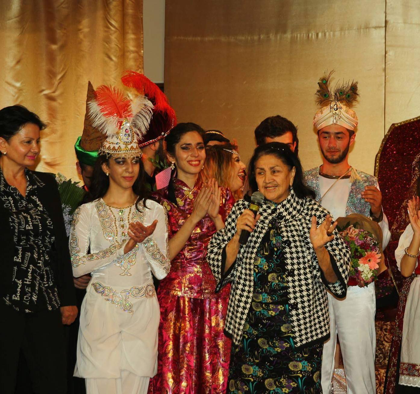 "Белый цветок" Роза Джалилова - выступление перед Сталиным, открытка от Фиделя Кастро, в суровом режиме Саддама Хусейна (ФОТО)