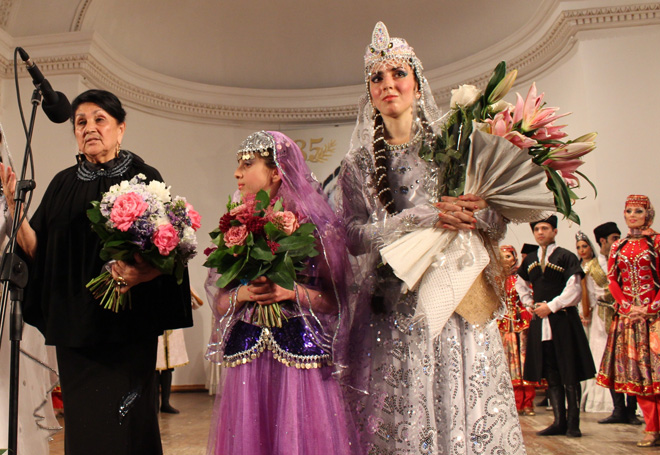 "Белый цветок" Роза Джалилова - выступление перед Сталиным, открытка от Фиделя Кастро, в суровом режиме Саддама Хусейна (ФОТО)