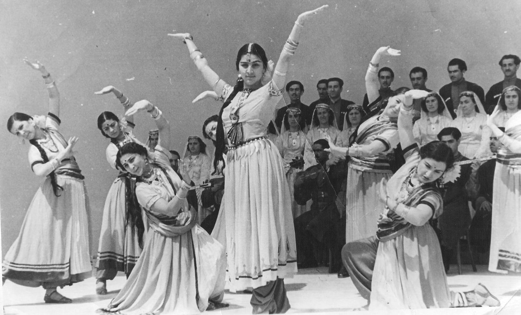 "Белый цветок" Роза Джалилова - выступление перед Сталиным, открытка от Фиделя Кастро, в суровом режиме Саддама Хусейна (ФОТО)