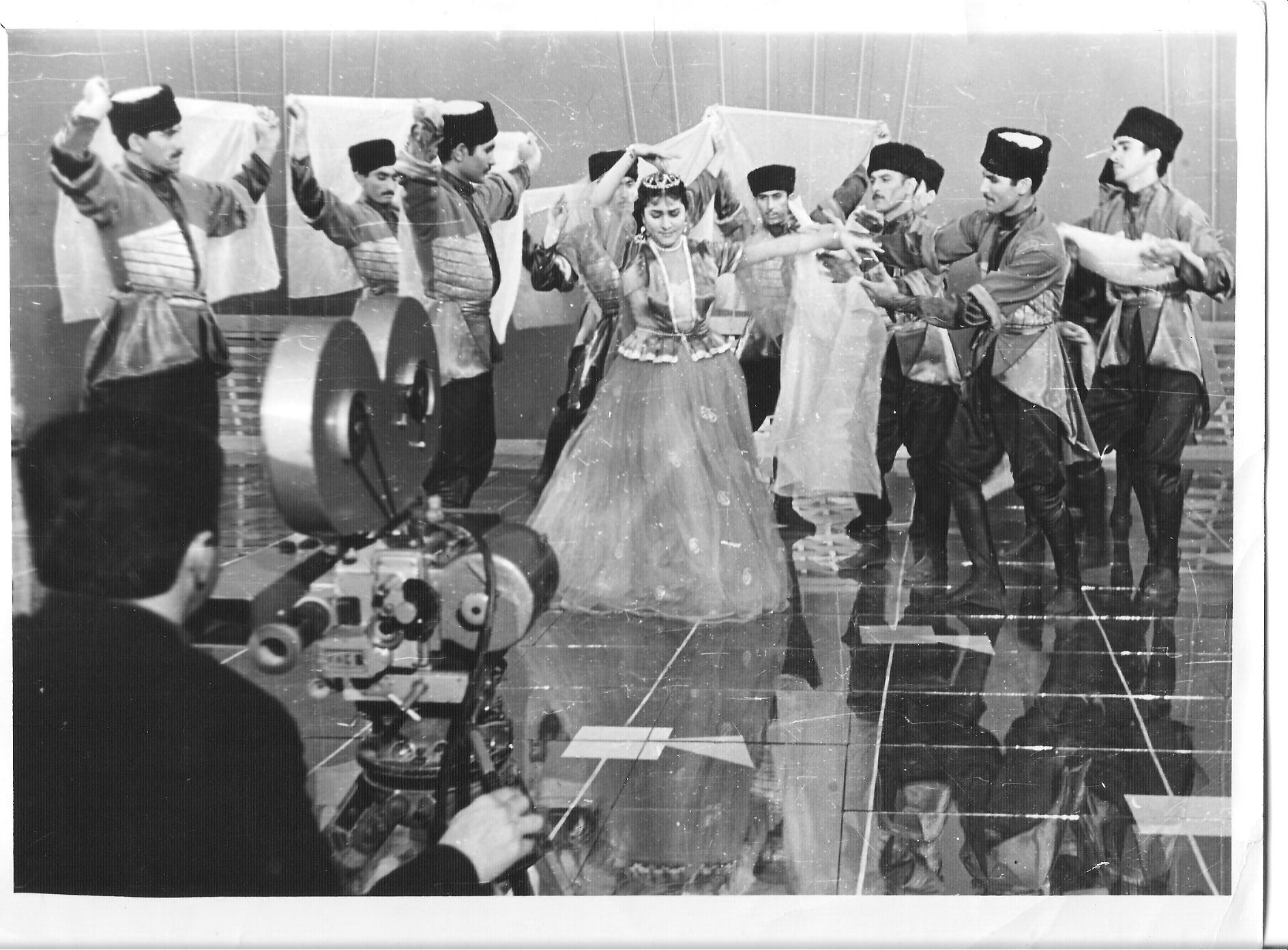 "Белый цветок" Роза Джалилова - выступление перед Сталиным, открытка от Фиделя Кастро, в суровом режиме Саддама Хусейна (ФОТО)