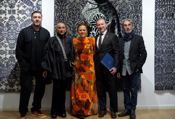 В Тиране состоялось открытие выставки ковров "Азерхалча" - "Да будут благословенны ваши руки!" (ФОТО)