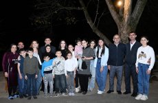 Лейла Алиева и Арзу Алиева навестили семью Панджали Теймурова в Астаре (ФОТО)