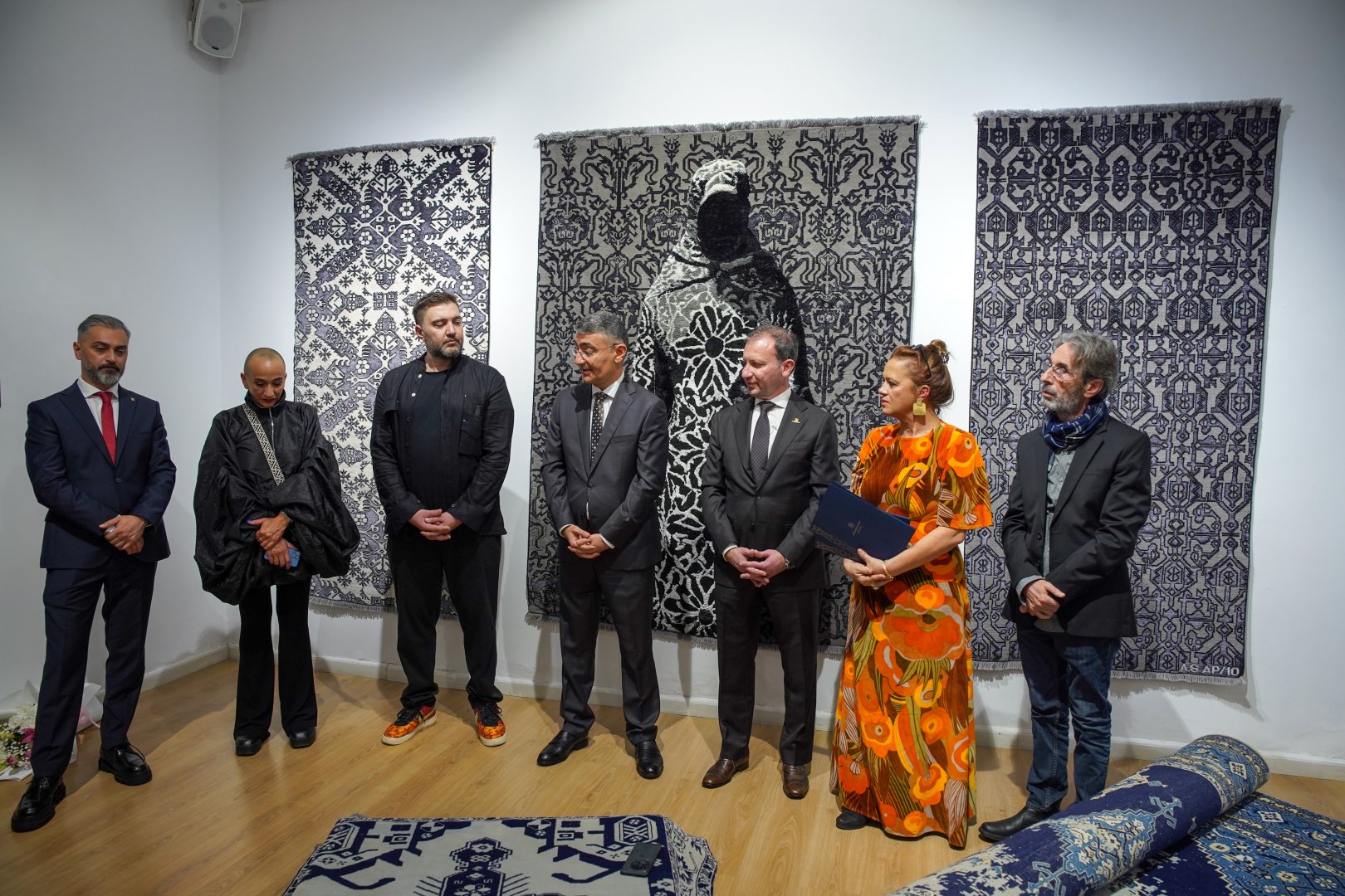 В Тиране состоялось открытие выставки ковров "Азерхалча" - "Да будут благословенны ваши руки!" (ФОТО)