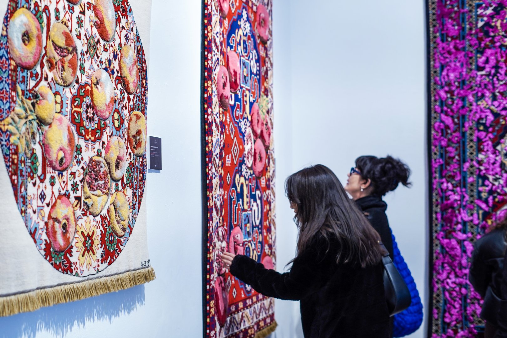 В Тиране состоялось открытие выставки ковров "Азерхалча" - "Да будут благословенны ваши руки!" (ФОТО)