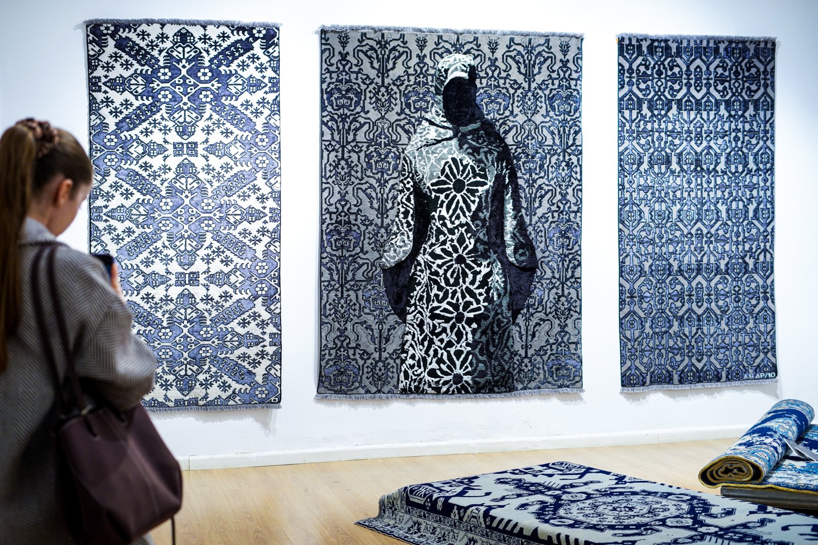 В Тиране состоялось открытие выставки ковров "Азерхалча" - "Да будут благословенны ваши руки!" (ФОТО)