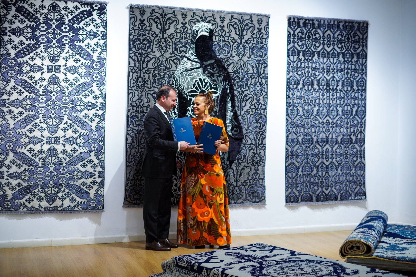 В Тиране состоялось открытие выставки ковров "Азерхалча" - "Да будут благословенны ваши руки!" (ФОТО)