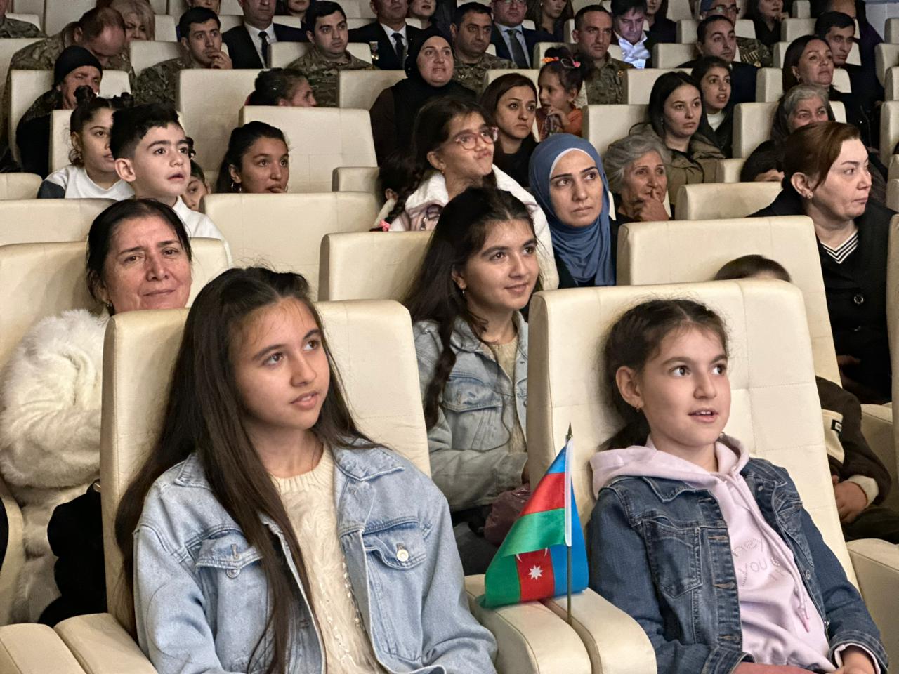 В Гянджинской государственной филармонии прошел вечер "Один день детей победителей в культуре" (ФОТО)