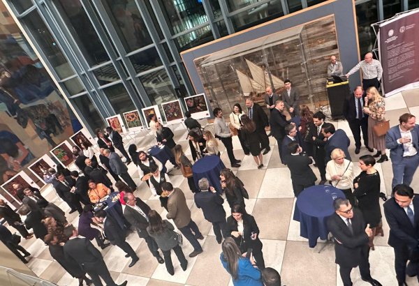 В штаб-квартире ООН открылась выставка "Вторая жизнь" – азербайджанские ковры через современную живопись (ФОТО)