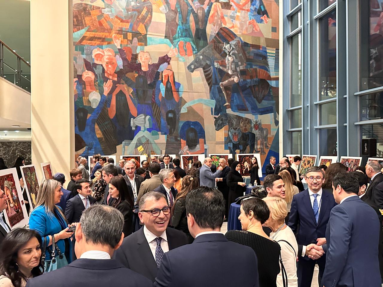 В штаб-квартире ООН открылась выставка "Вторая жизнь" – азербайджанские ковры через современную живопись (ФОТО)