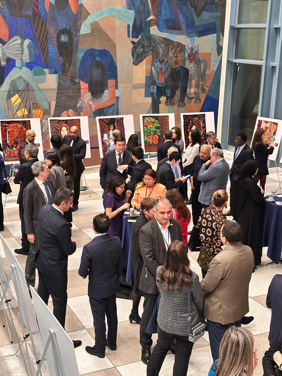 В штаб-квартире ООН открылась выставка "Вторая жизнь" – азербайджанские ковры через современную живопись (ФОТО)