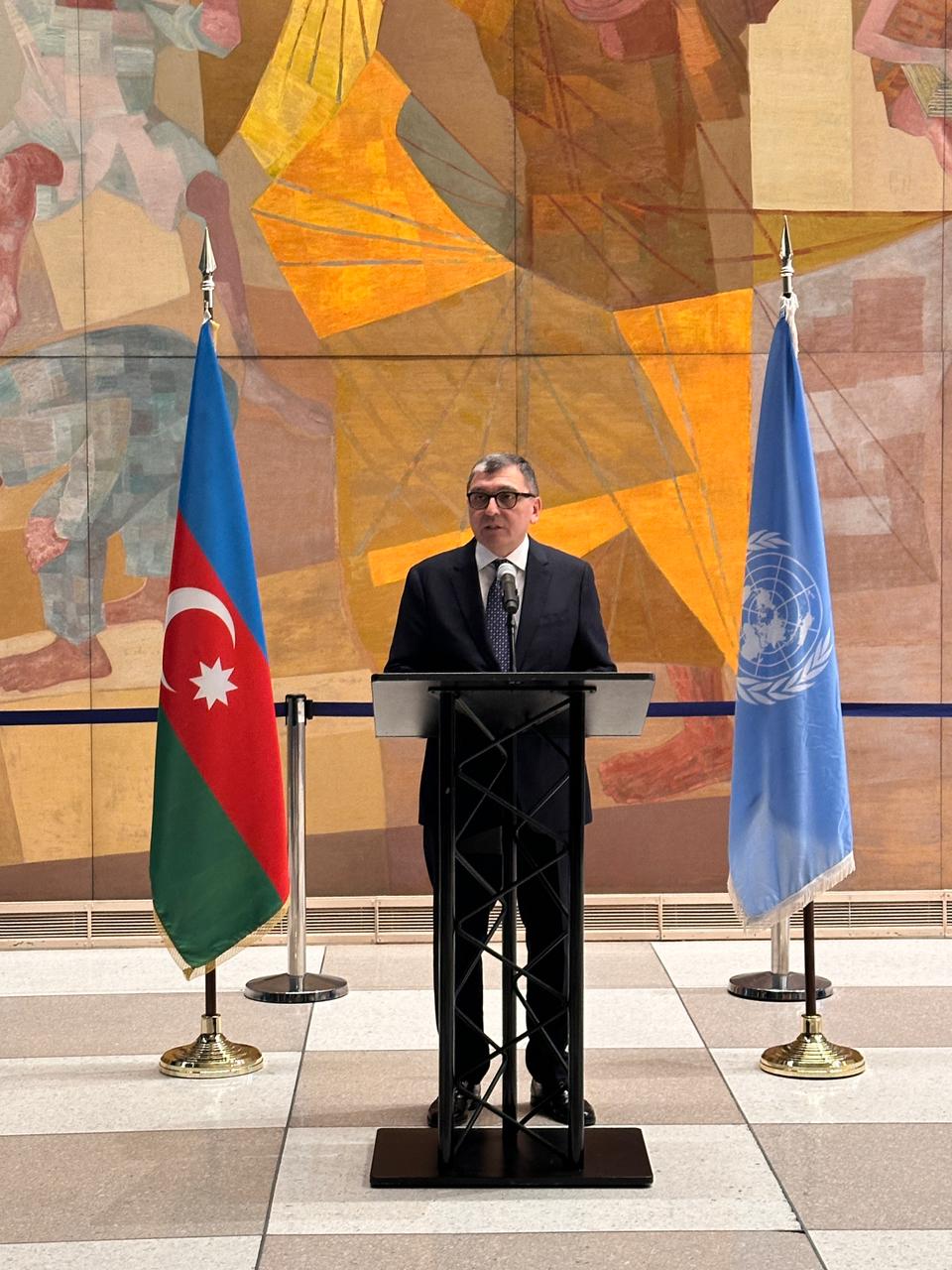 В штаб-квартире ООН открылась выставка "Вторая жизнь" – азербайджанские ковры через современную живопись (ФОТО)