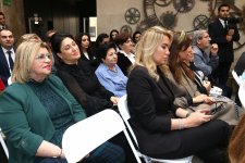 В Ичеришехер прошла выставка картин Лалы Багирзаде (ФОТО)