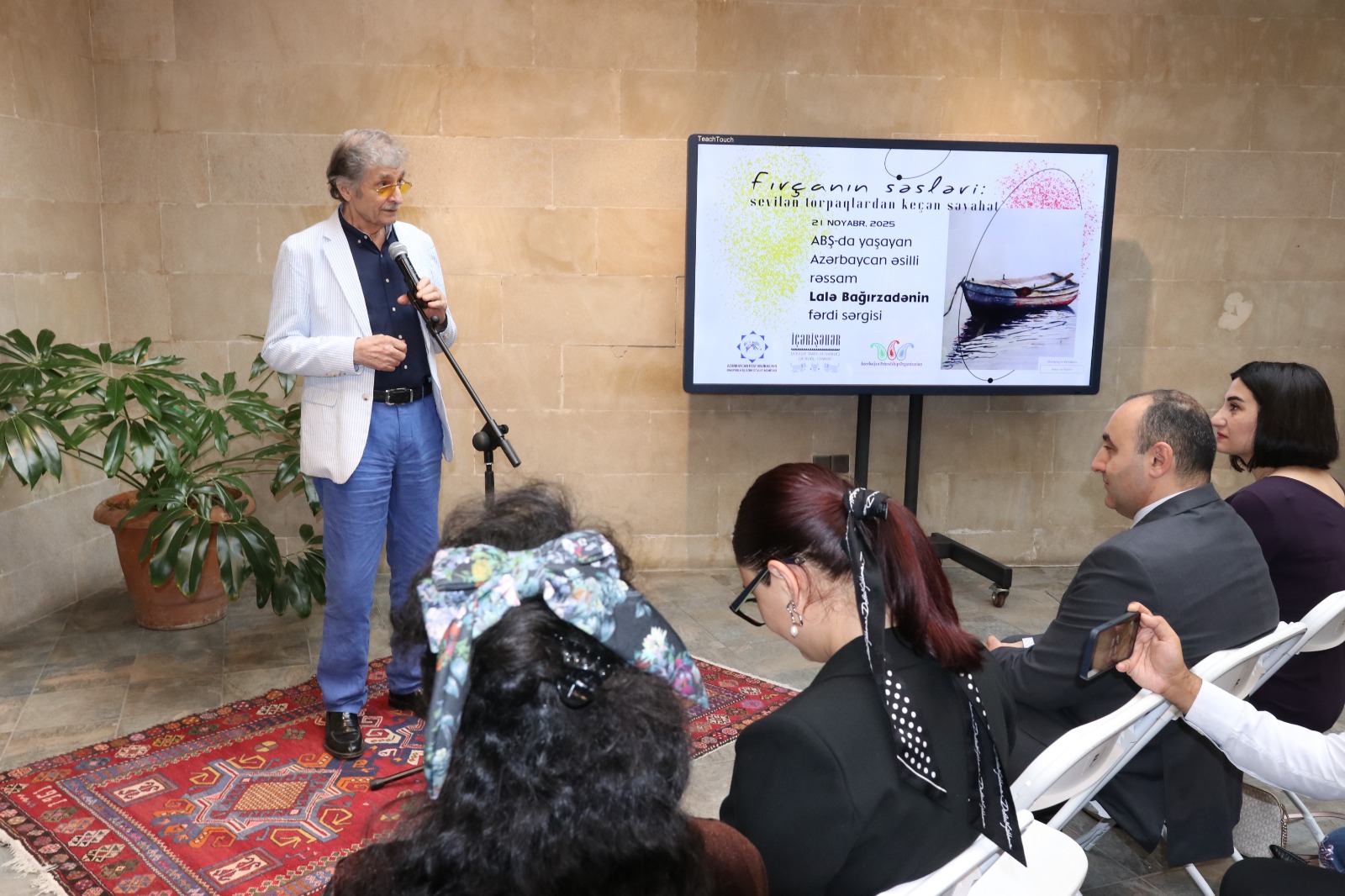 В Ичеришехер прошла выставка картин Лалы Багирзаде (ФОТО)