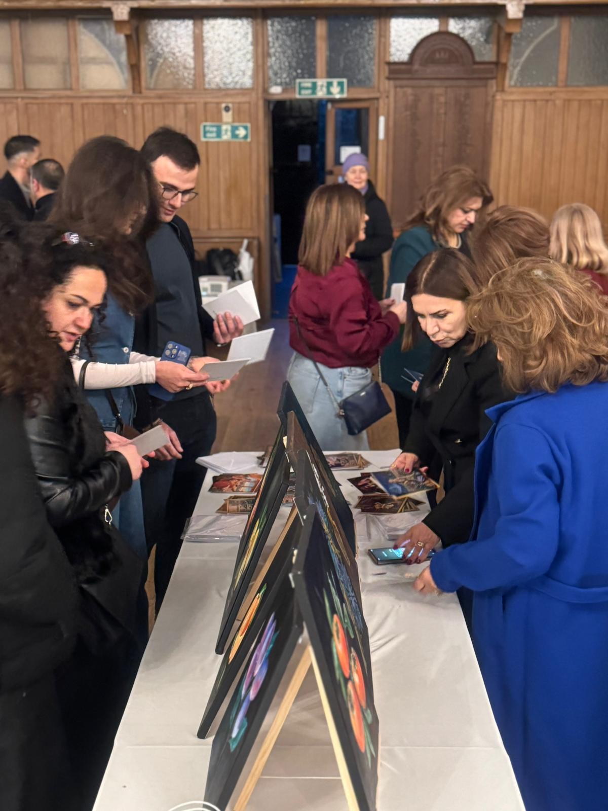 В Лондоне открылась выставка Гюльнары Джафар «Семь красавиц» (ФОТО)