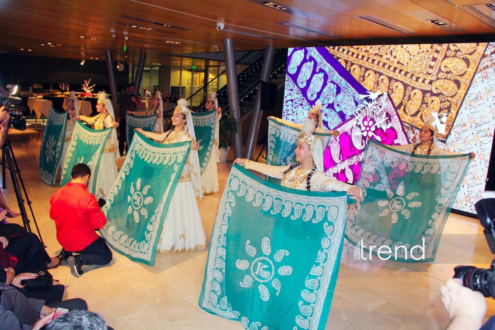 Магия шелка XXI века! Азербайджанский музей ковра и Гюльнара Халилова представили "Новую историю кялагаи" (ФОТО)