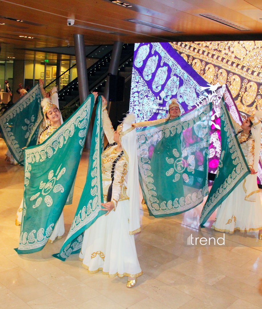 Магия шелка XXI века! Азербайджанский музей ковра и Гюльнара Халилова представили "Новую историю кялагаи" (ФОТО)