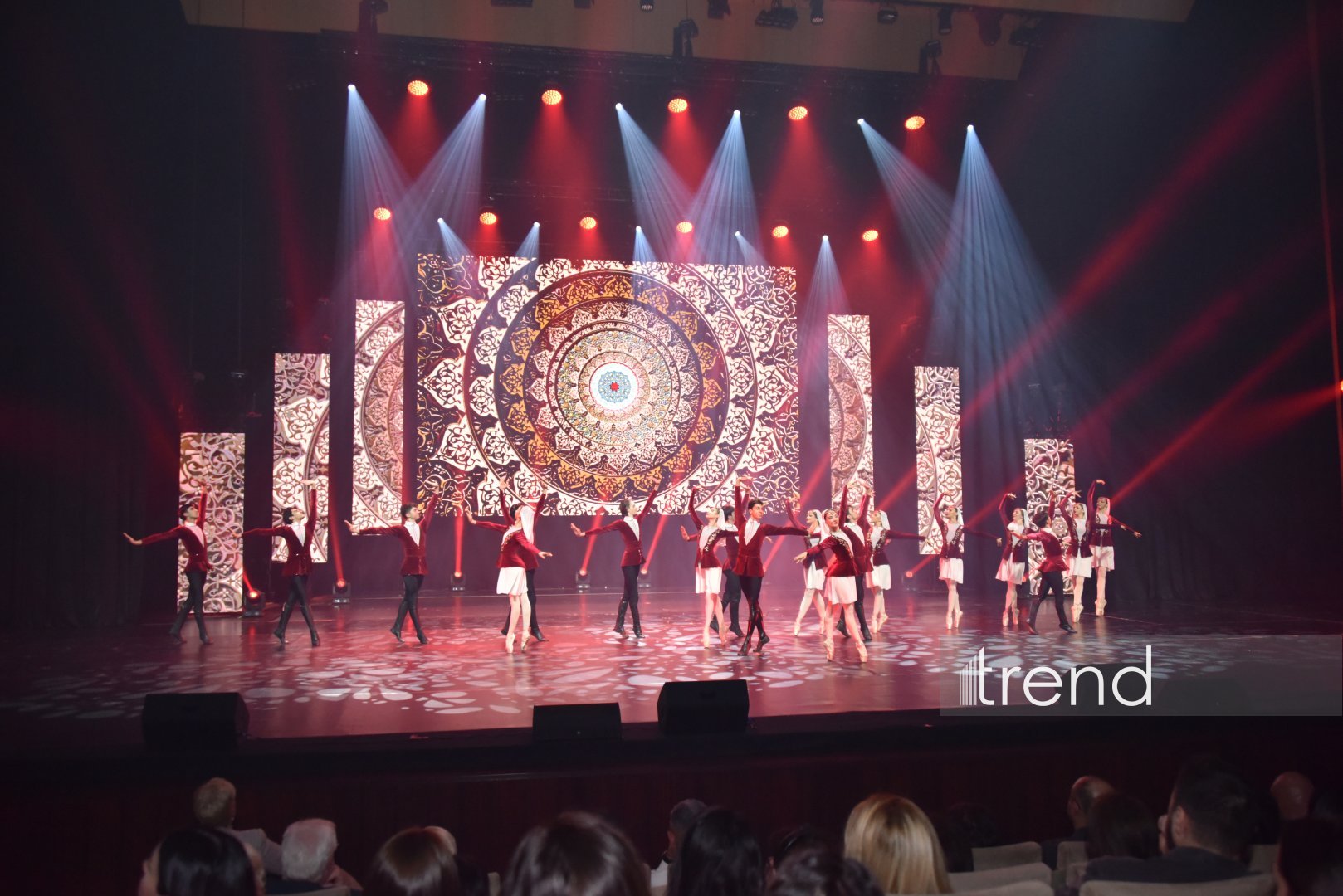 Феерический юбилей Тараны Мурадовой во Дворце Гейдара Алиева – праздник танца под яркие овации и море цветов (ФОТО)