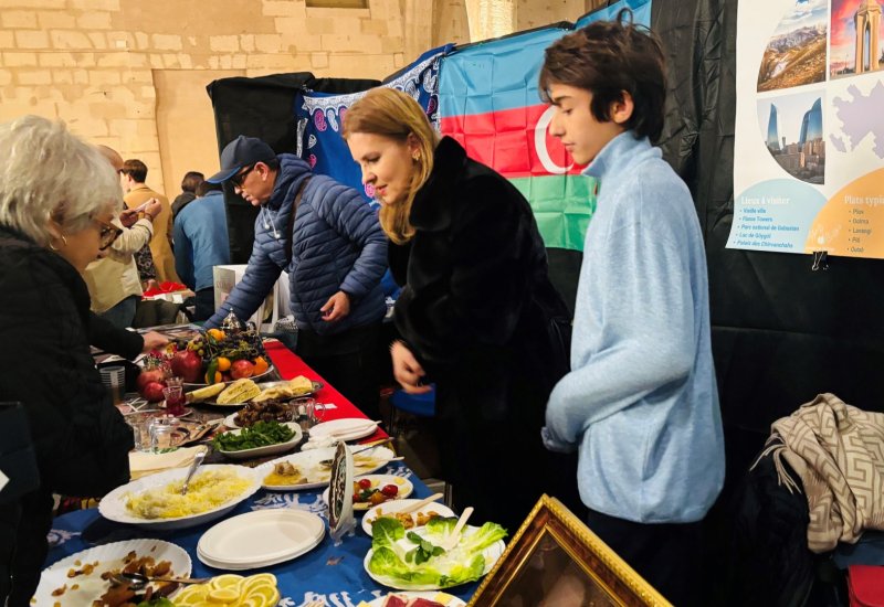 Гости выставки "Вкусы мира" Ла-Рошеля восхищены азербайджанскими блюдами (ФОТО)