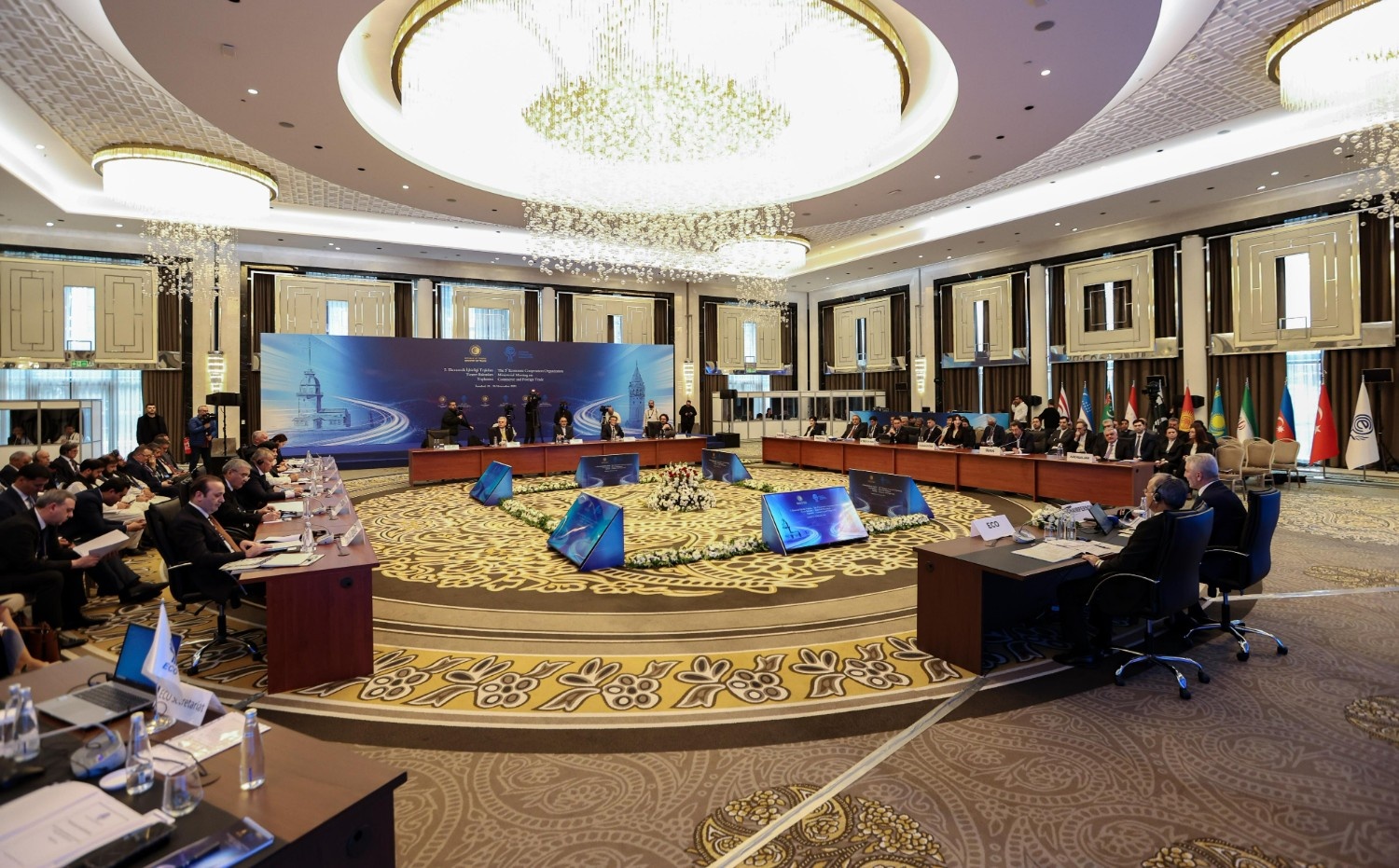 На 5-м заседании министров стран ОЭС обсуждено расширение экономического сотрудничества