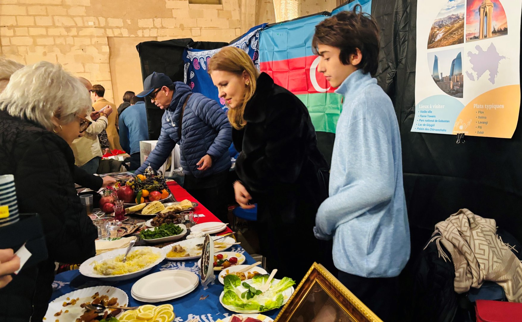 Гости выставки "Вкусы мира" Ла-Рошеля восхищены азербайджанскими блюдами (ФОТО)