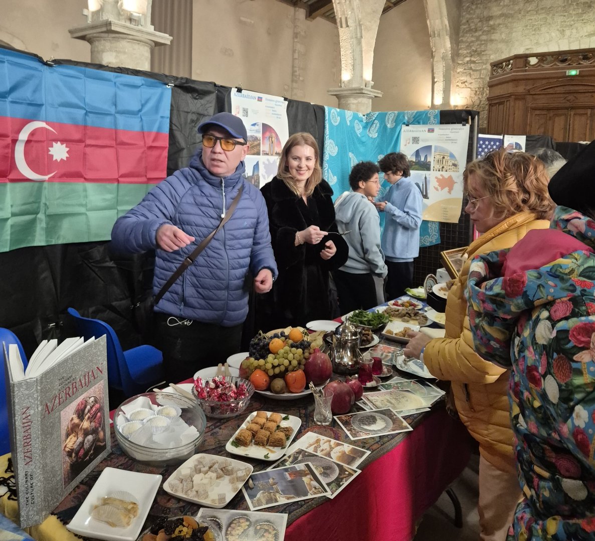 Гости выставки "Вкусы мира" Ла-Рошеля восхищены азербайджанскими блюдами (ФОТО)