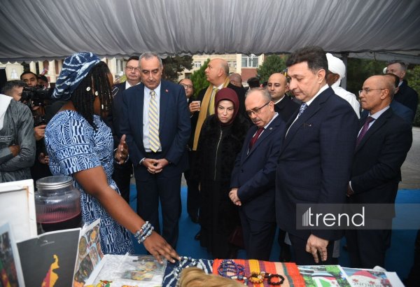 В Азербайджанском медицинском университете прошел Межкультурный студенческий фестиваль с участием более 20 стран (ФОТО)