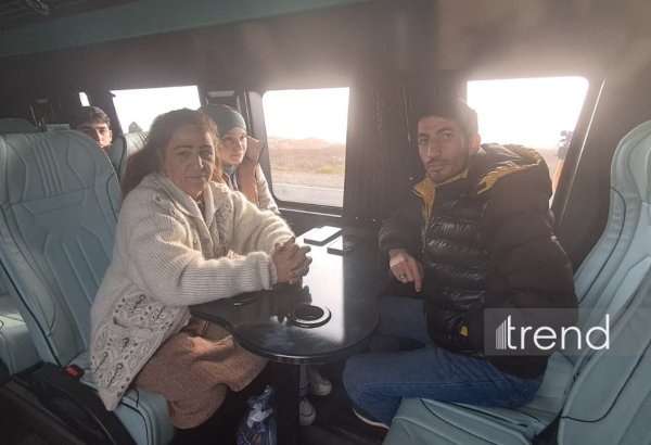 В поселок Гырмызы Базар отправилась очередная группа бывших вынужденных переселенцев (ФОТО)