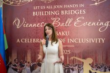 В Баку состоялся изысканный Венский бал - тонкие кружева платьев, живая музыка… (ФОТО)
