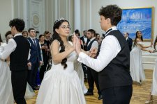 В Баку состоялся изысканный Венский бал - тонкие кружева платьев, живая музыка… (ФОТО)