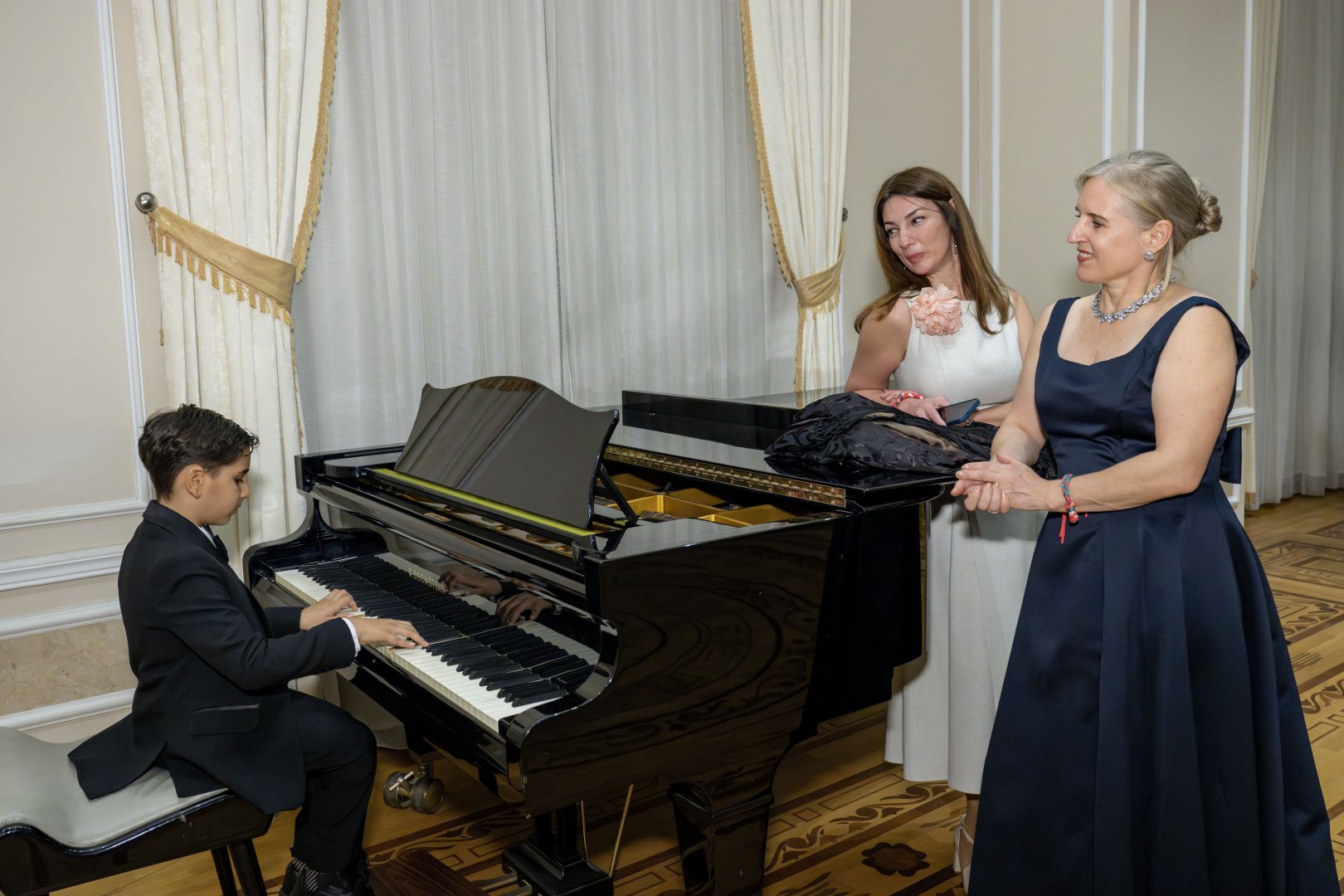 В Баку состоялся изысканный Венский бал - тонкие кружева платьев, живая музыка… (ФОТО)