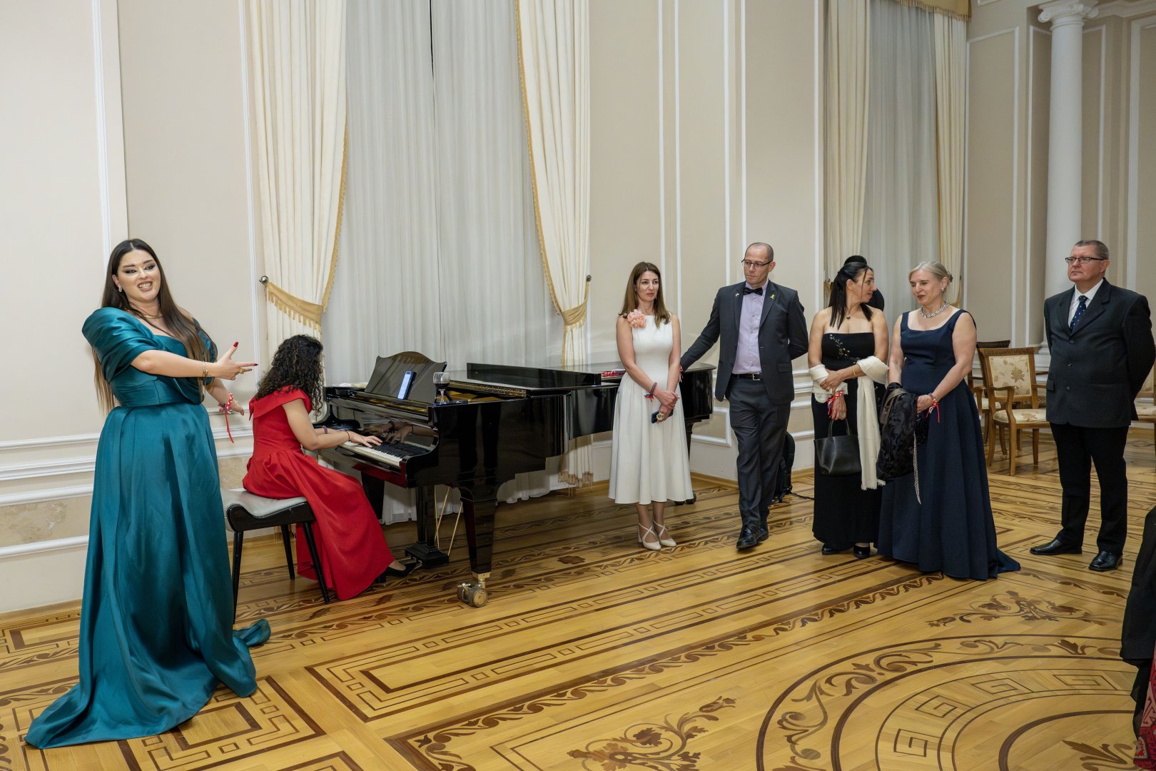 В Баку состоялся изысканный Венский бал - тонкие кружева платьев, живая музыка… (ФОТО)