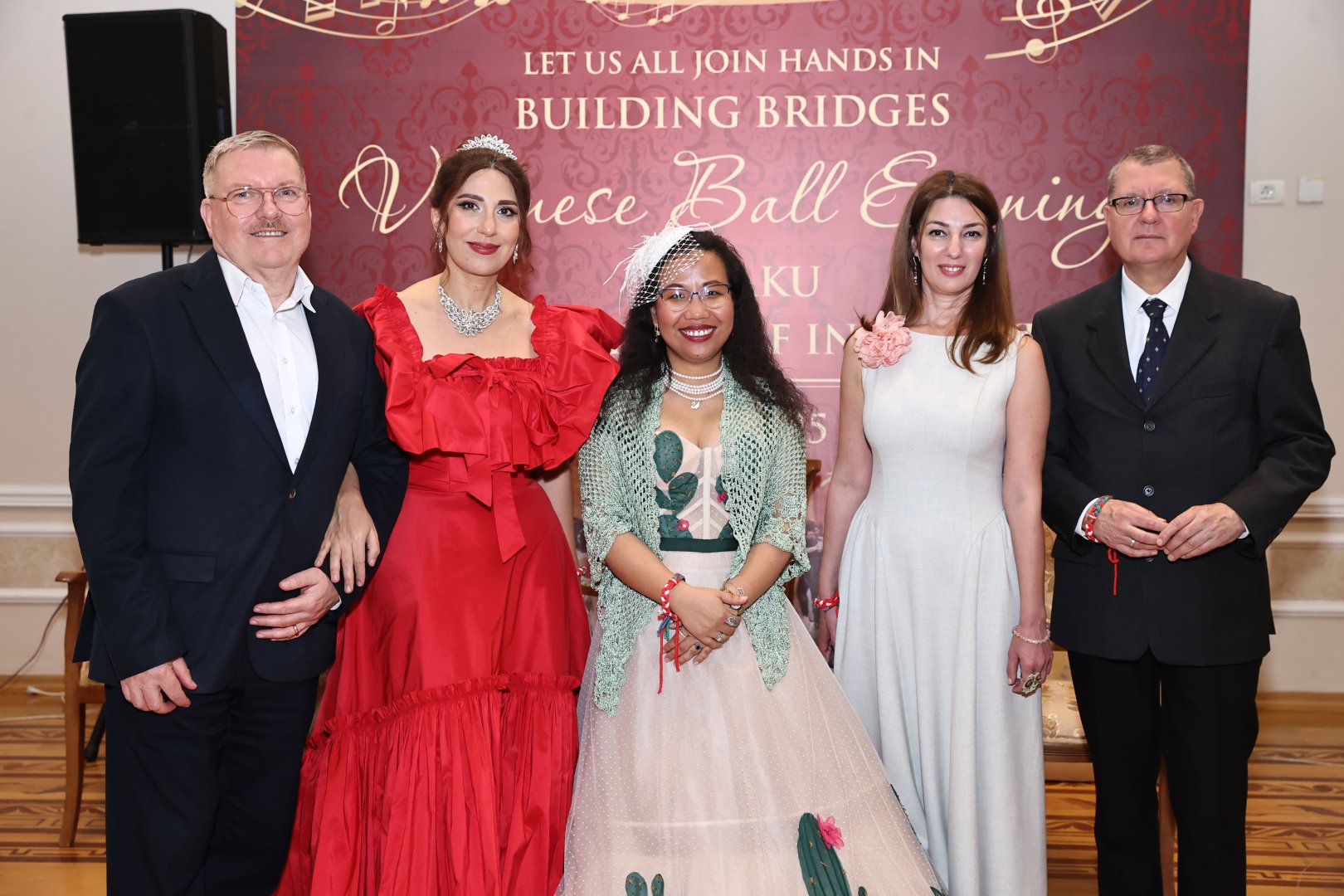 В Баку состоялся изысканный Венский бал - тонкие кружева платьев, живая музыка… (ФОТО)