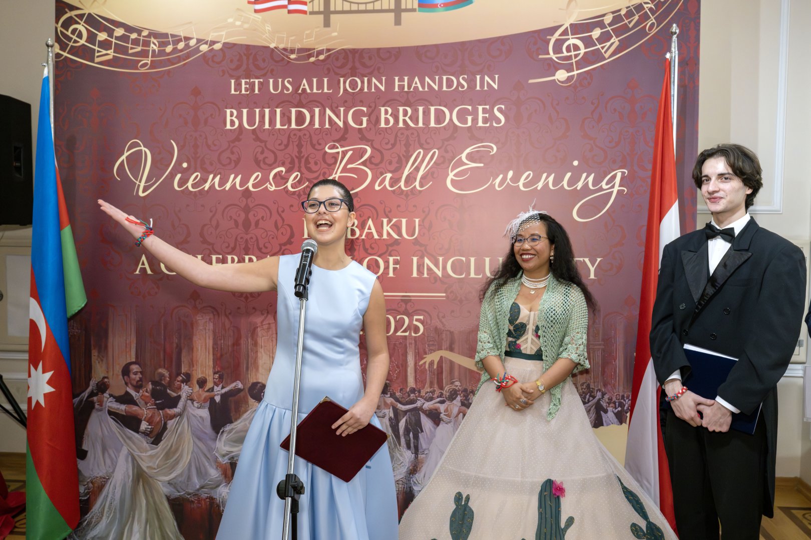 В Баку состоялся изысканный Венский бал - тонкие кружева платьев, живая музыка… (ФОТО)