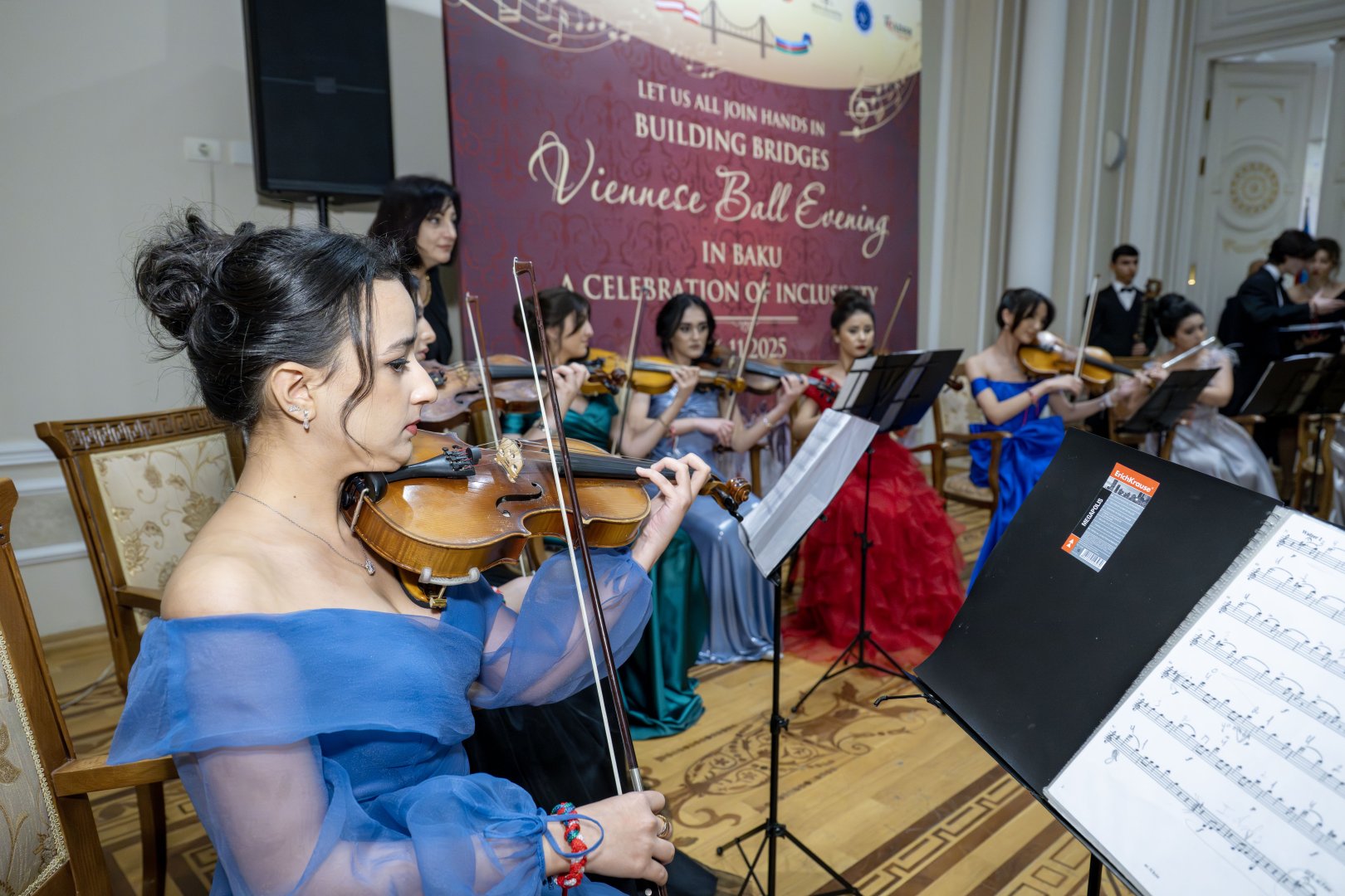 В Баку состоялся изысканный Венский бал - тонкие кружева платьев, живая музыка… (ФОТО)