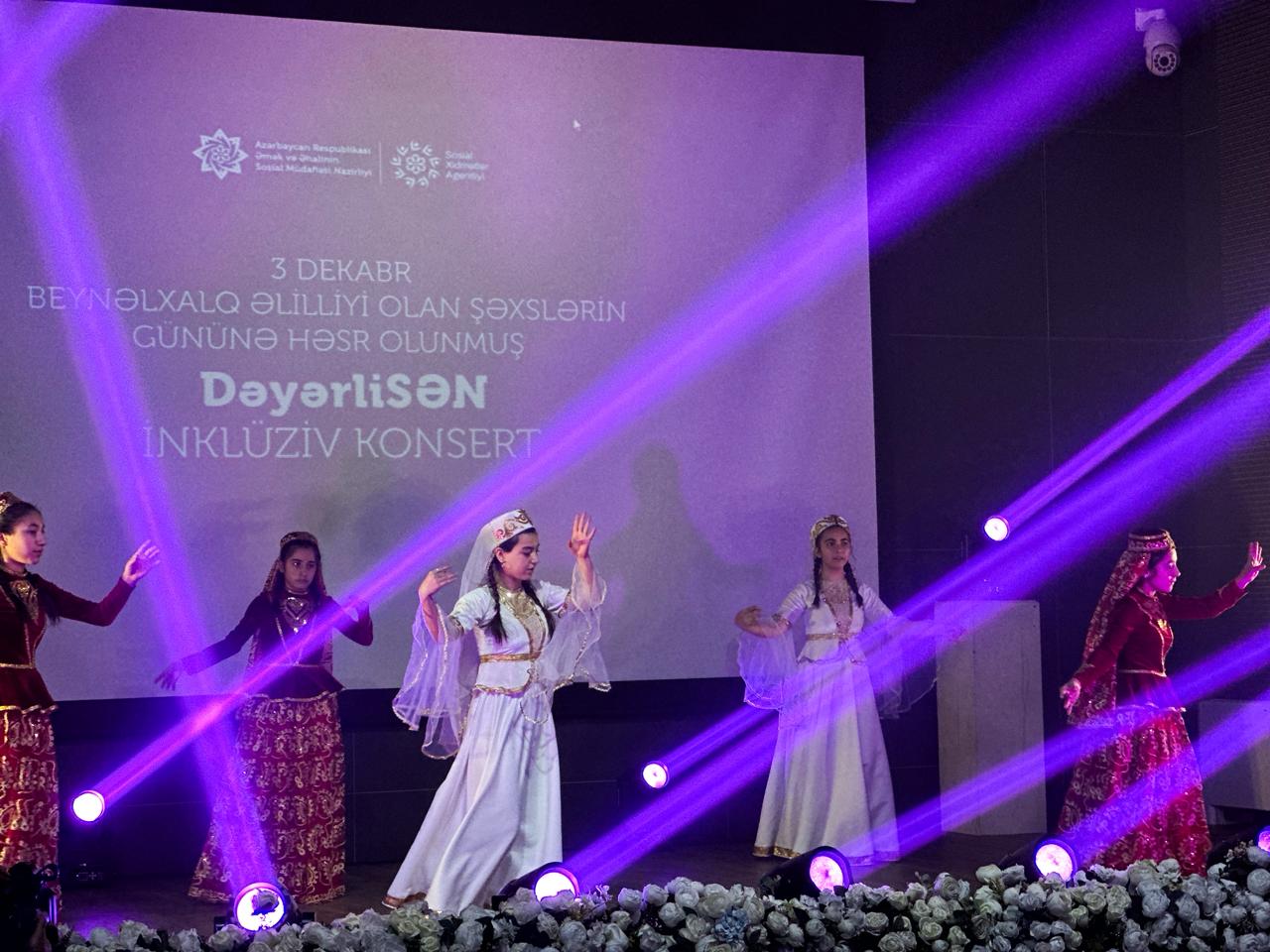 В Гянджинской государственной филармонии представлена инклюзивная концертная программа "DəyərliSƏN" (ФОТО)