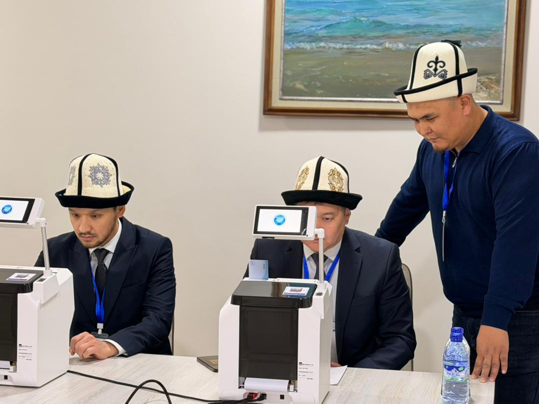 Более 518 тысяч избирателей проголосовали в парламентских выборах в Кыргызстане к полудню