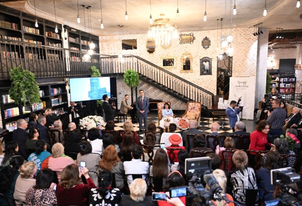 В Баку презентована книга Бахруза Нифталиева "Письма Богу", вызвавшая большой интерес (ФОТО)