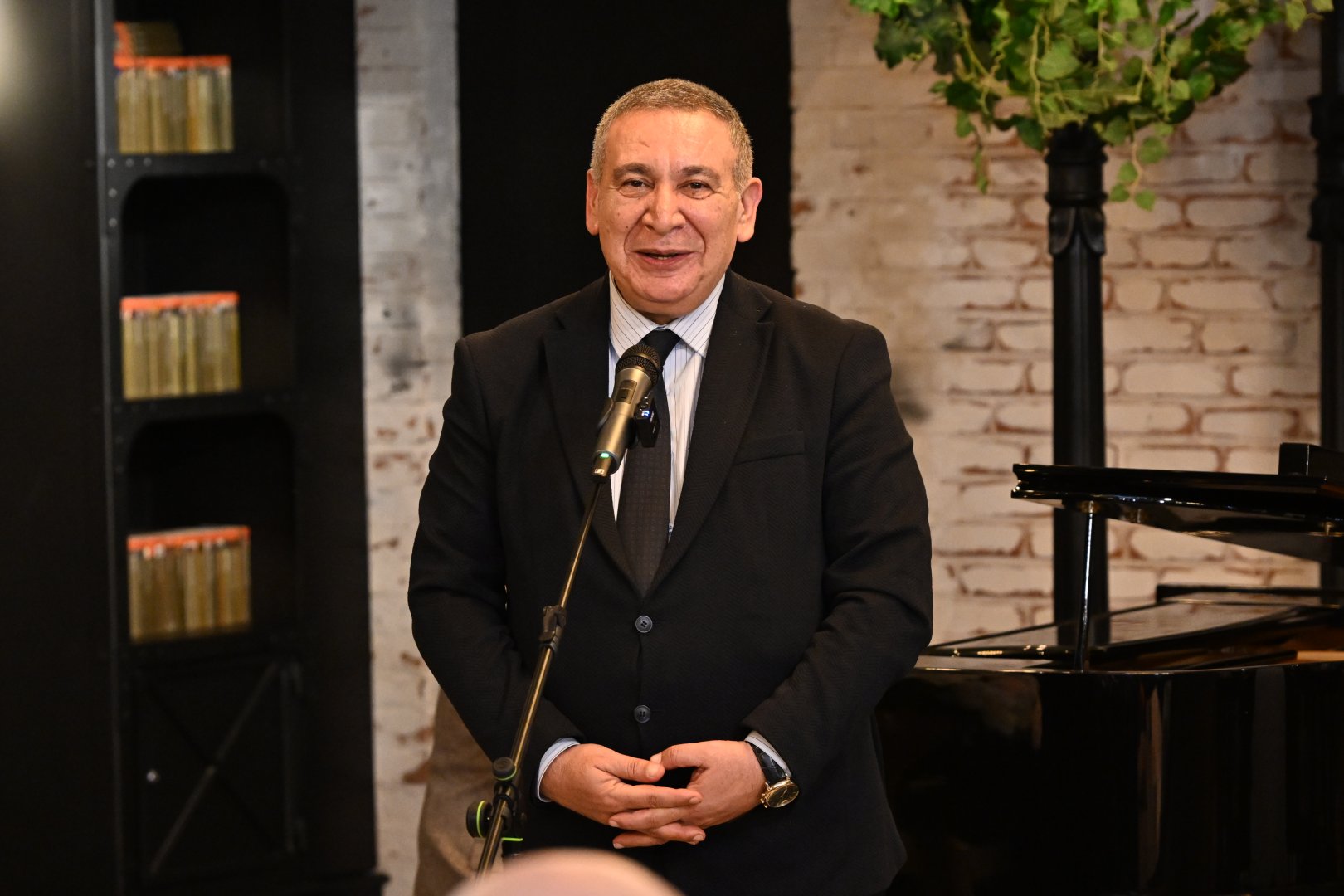 В Баку презентована книга Бахруза Нифталиева "Письма Богу", вызвавшая большой интерес (ФОТО)