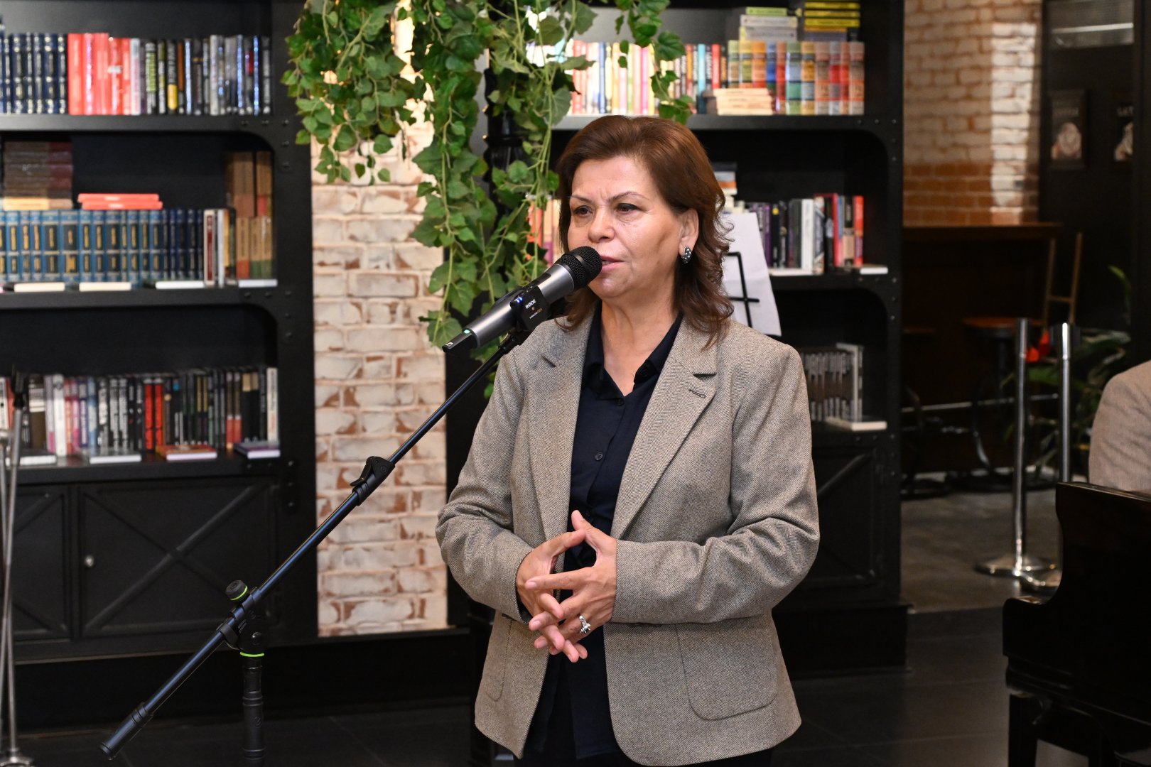 В Баку презентована книга Бахруза Нифталиева "Письма Богу", вызвавшая большой интерес (ФОТО)