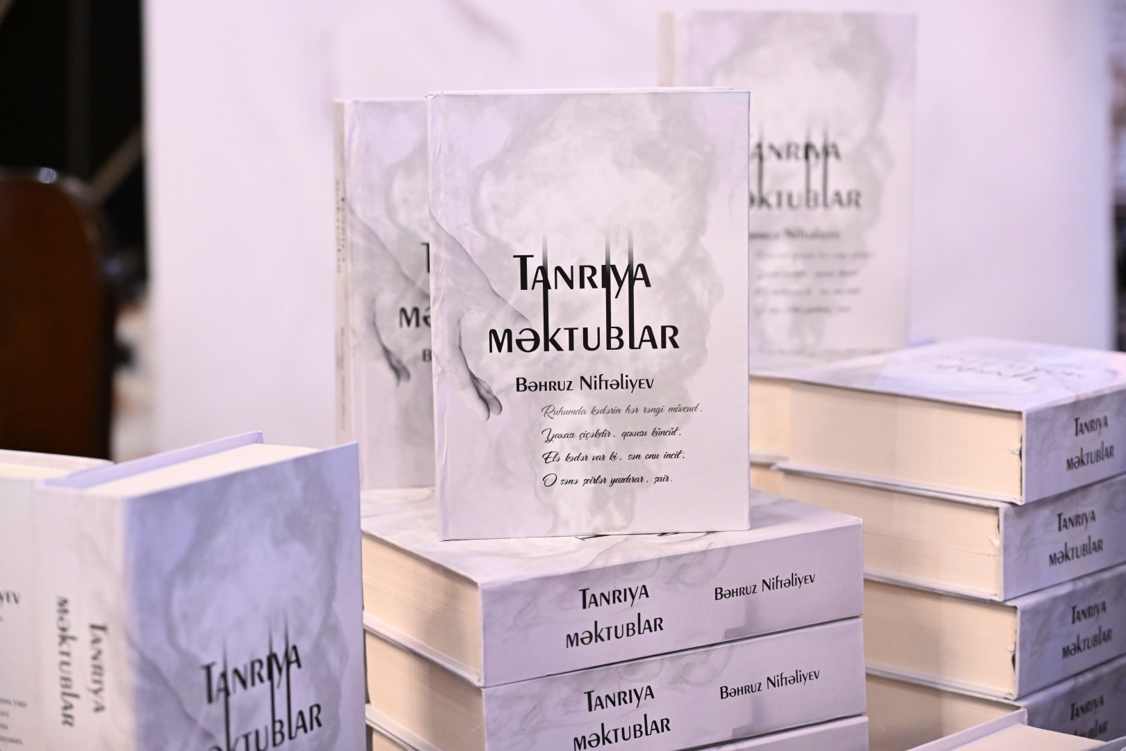 В Баку презентована книга Бахруза Нифталиева "Письма Богу", вызвавшая большой интерес (ФОТО)